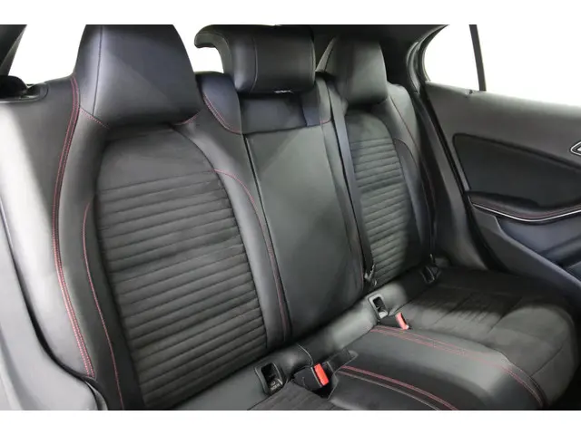 Mercedes-Benz GLA 180 Memory/AMG-styling 2018 Benzine 11