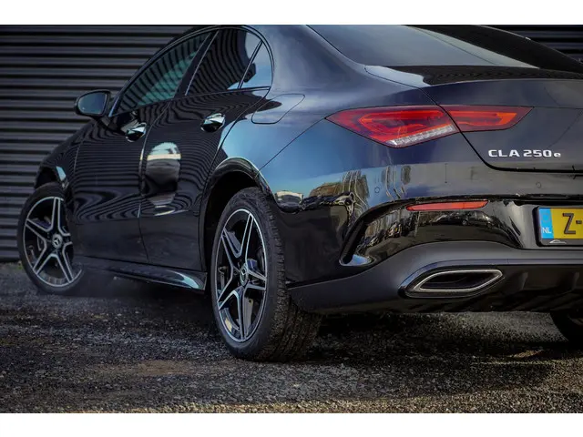 Mercedes-Benz CLA 250 e AMG Line 2023 Hybride Benzine 49
