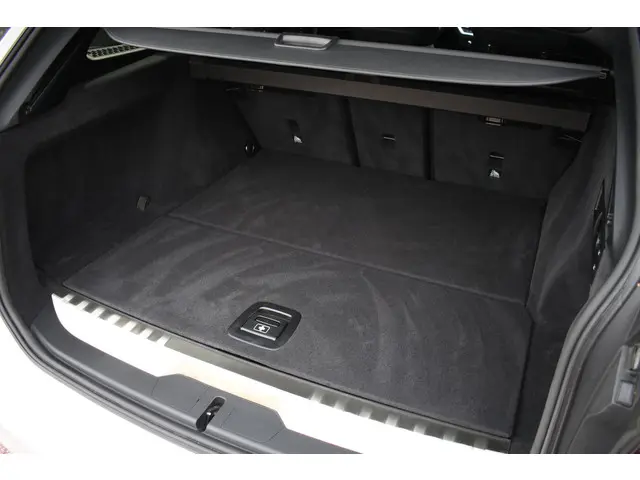 BMW 3 Serie Touring 330e M-Sport 2020 Hybride Benzine 25