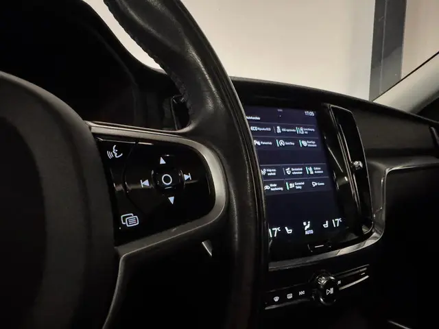 Volvo V60 2.0 D4 Momentum PANO CAM KEYLESS 2018 Diesel 30