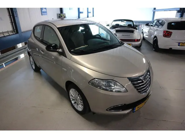 Lancia Ypsilon 1.2 Gold / LEUK MODEL ! ! ! 2014 Benzine 7