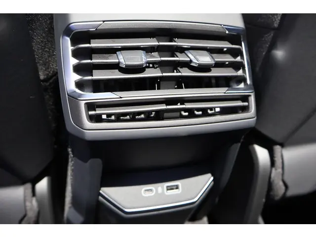 Lynk & Co 01 1.5 2025 Hybride Benzine 17