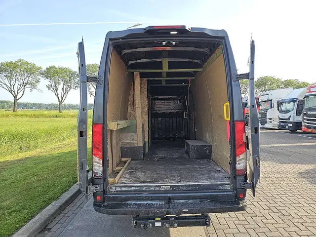 Iveco Daily 35C18 2023 Diesel 14