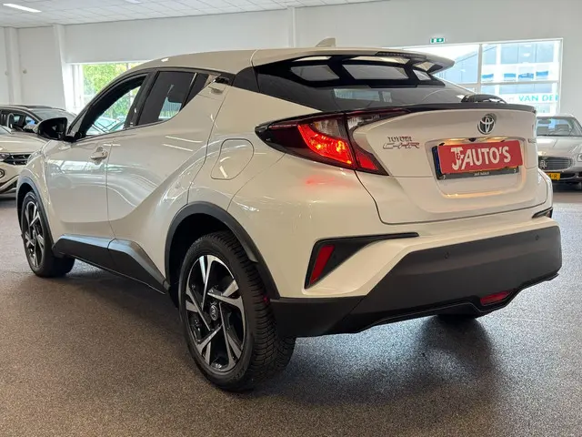 Toyota C-HR 1.8 Hybrid Dynamic 2022 Hybride Benzine 3