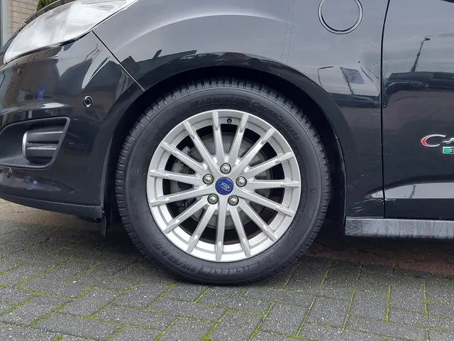 Ford C-MAX 2.0 Hybrid Titanium+ 2015 Hybride Benzine 12