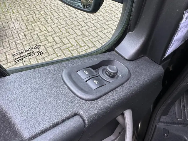 Renault Master T33 2.3 dCi 130 L2H2 2018 Diesel 18
