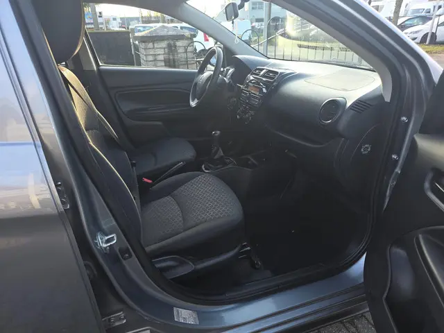 Mitsubishi Space Star 1.0 Entry 2015 Benzine 8