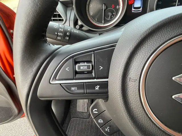 Suzuki Swift 1.2 Select Smart Hybrid 2024 Benzine 11