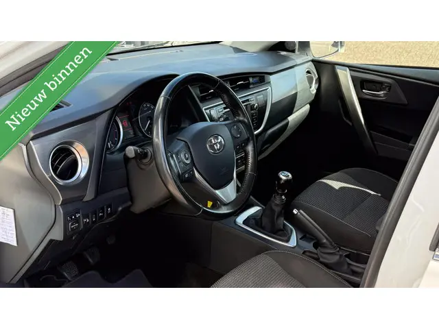 Toyota Auris 1.6 Aspiration 2013 Benzine 3