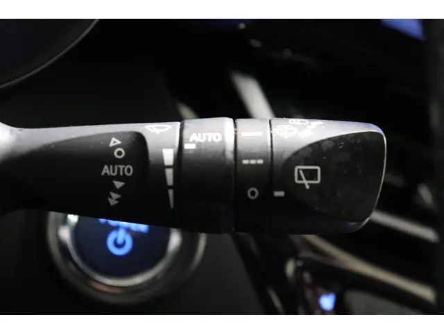 Toyota C-HR 1.8 Hybrid Bi-Tone, 2017 Hybride Benzine 24