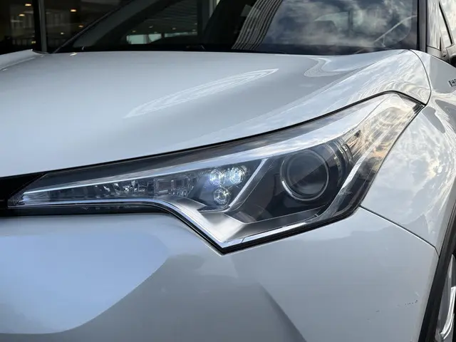 Toyota C-HR 1.8 Hybrid Bi-Tone 2017 Hybride Benzine 33