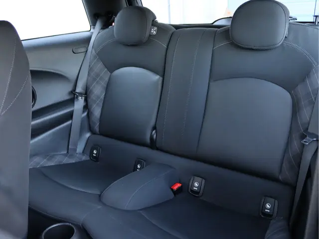 MINI Cooper 1.5 2018 Benzine 24