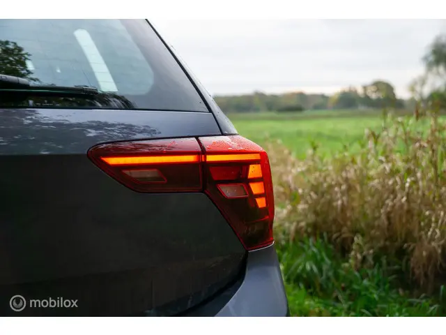 Volkswagen Polo 1.0 TSI Life Business 2022 Benzine 24