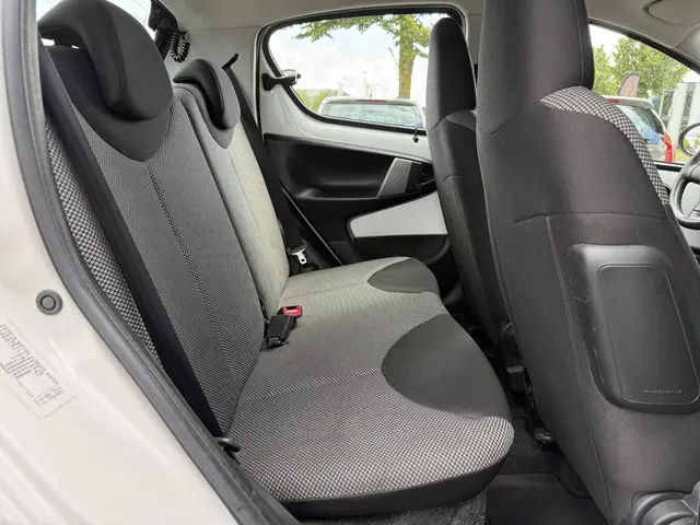 Toyota Aygo 1.0 VVT-i Comfort 2012 Benzine 9