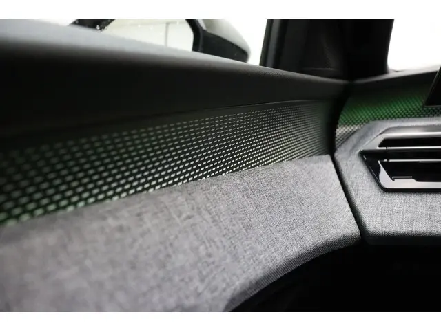Peugeot e-3008 GT 73 kWh 2024 Elektrisch 33