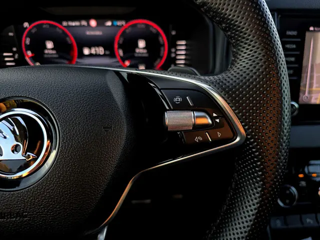 Škoda Karoq 1.5 TSI ACT Sportline Business 2024 Benzine 33