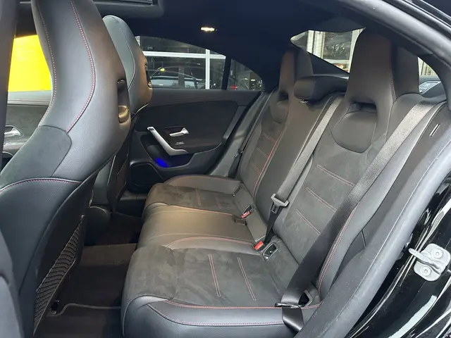 Mercedes-Benz CLA 250 e AMG Line 2022 Hybride Benzine 12