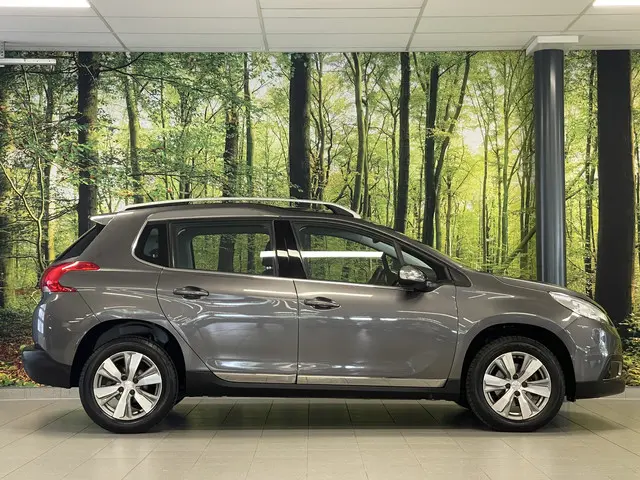 Peugeot 2008 1.2 PureTech Féline 2015 Benzine 4