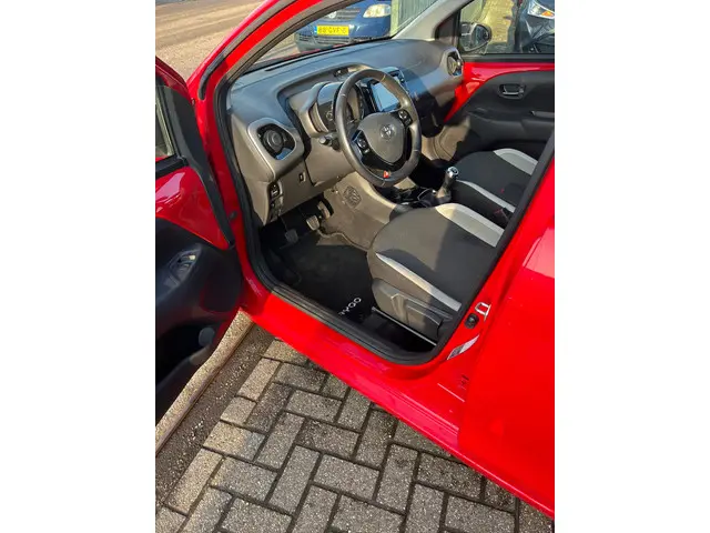 Toyota Aygo 1.0 VVT-i x-wave 2016 Benzine 8