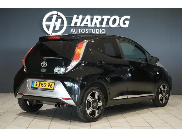 Toyota Aygo 1.0 VVT-i x-clusiv 2014 Benzine 2
