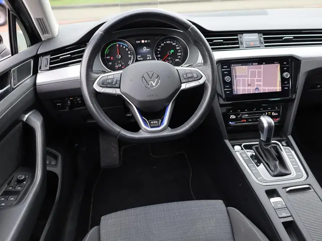 Volkswagen Passat GTE 2021 Hybride Benzine 42