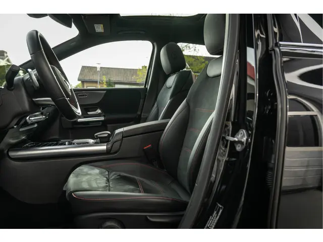 Mercedes-Benz B-Klasse 250 AMG Line 2022 Benzine 18