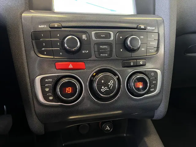 Citroën C4 1.2 PureTech Exclusive 2014 Benzine 19