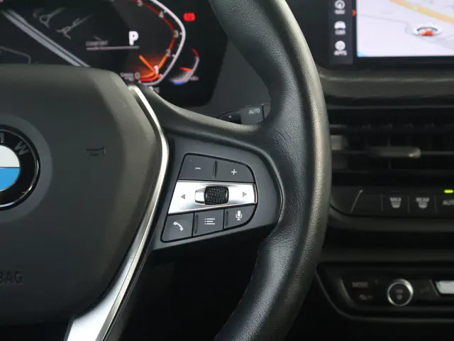 BMW 1 Serie 118i Introduction Edition 2023 Benzine 16