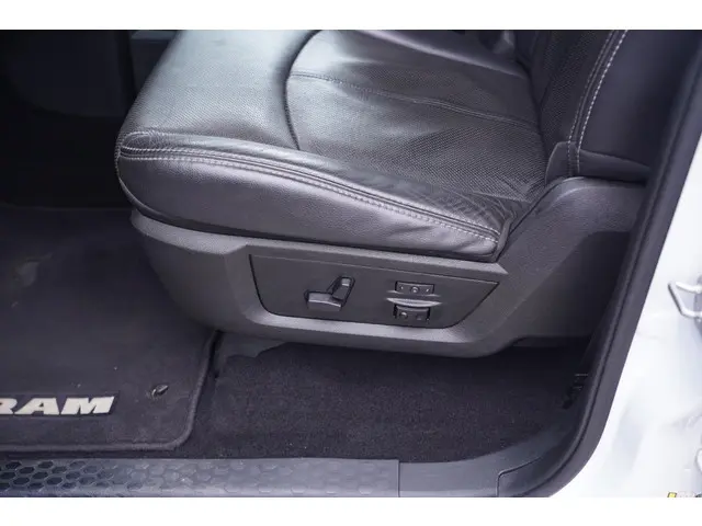Dodge Ram 1500 5.7 V8 4x4 Crew Cab 5'7 Rebel 2019 Benzine 29