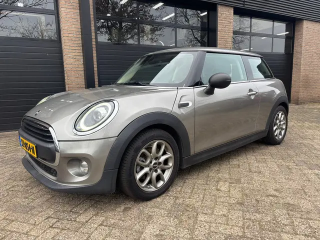 MINI One Mini 1.5 Pepper Navi 2018 Benzine