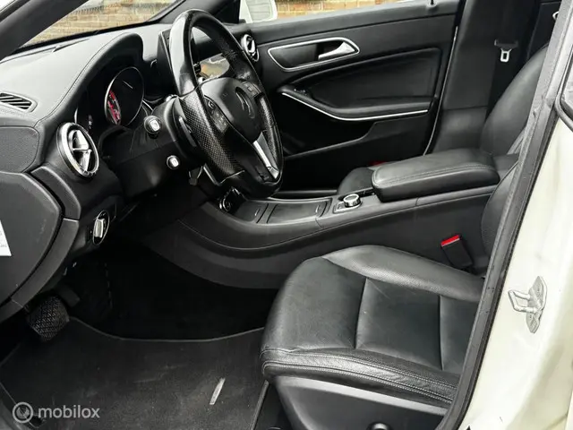 Mercedes-Benz CLA 200 2013 Benzine 21
