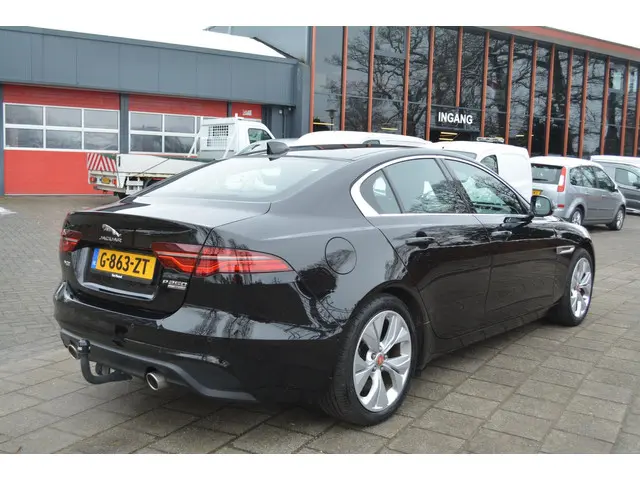 Jaguar XE 2.0 P250 SE 2020 Benzine 4