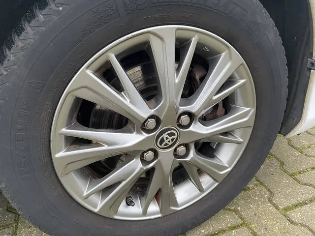 Toyota Yaris 1.5 Hybrid Dynamic 2019 Hybride Benzine 7