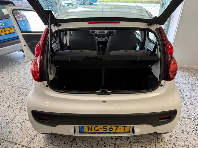 Peugeot 107 1.0 Urban Light Accent 2014 Benzine 16