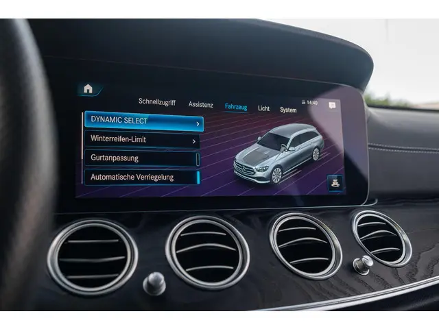 Mercedes-Benz E-Klasse 300 e AMG 2020 Hybride Benzine 19