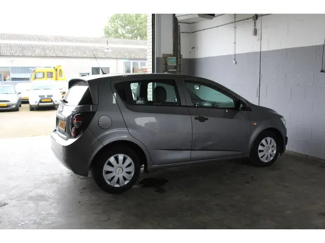 Chevrolet Aveo 1.2 LS 2012 Benzine 11