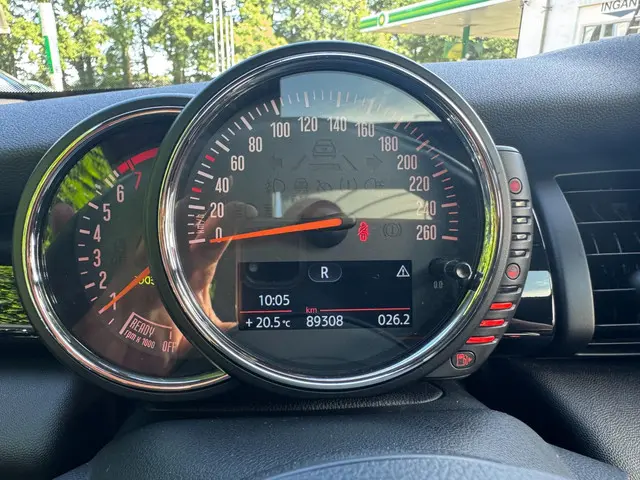 MINI Cooper 1.5 Chili Serious Business 2014 Benzine 14