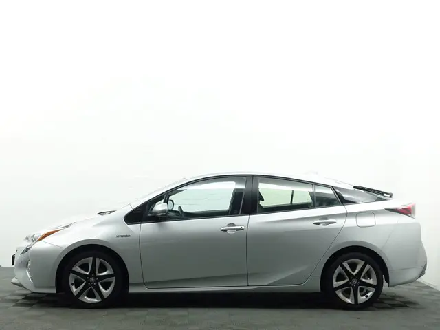 Toyota Prius 1.8 Dynamic+ Aut- 2017 Hybride Benzine 37