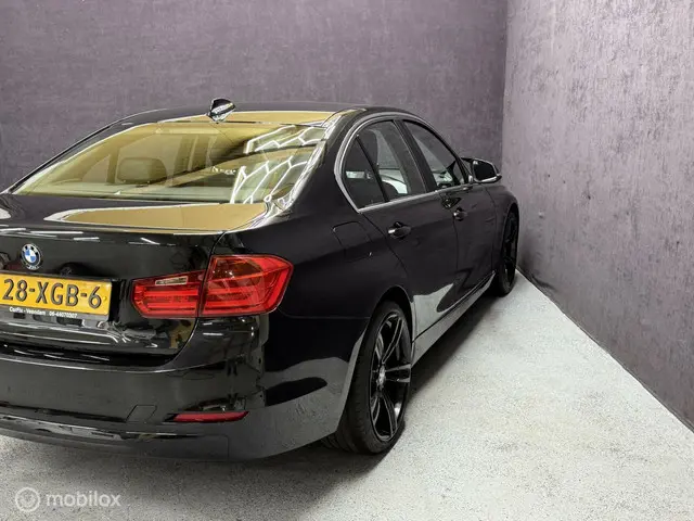 BMW 3 Serie 320i Upgrade Edition 2012 Benzine 7