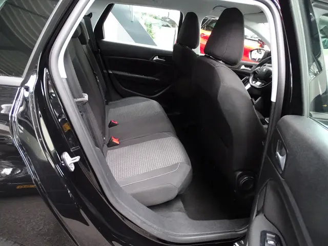 Peugeot 308 SW 1.2 PureTech Blue Active 2021 Benzine 26