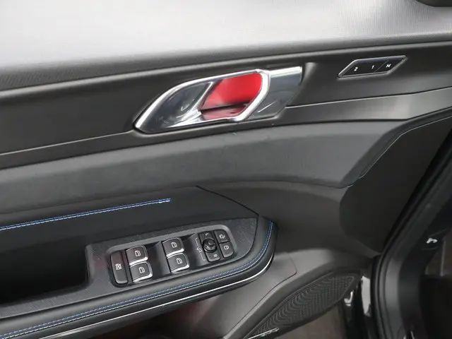 Lynk & Co 01 1.5 PHEV 262PK BLACKLINE 2022 Hybride Benzine 30