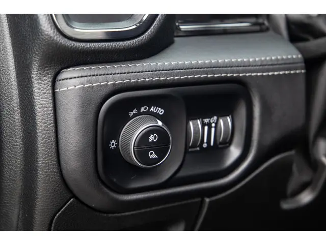 Dodge Ram 1500 5.7 V8 4x4 Crew Cab Limited 2024 Benzine 33