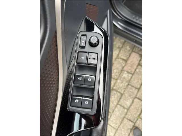 Toyota C-HR 1.8 Hybrid Bi-tone 2018 Hybride Benzine 23