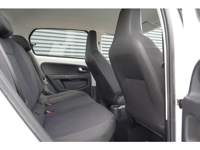 Volkswagen up! 1.0 BMT move up! 2018 Benzine 8
