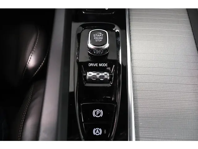 Volvo V60 2.0 B4 R-Design 2021 Benzine 33