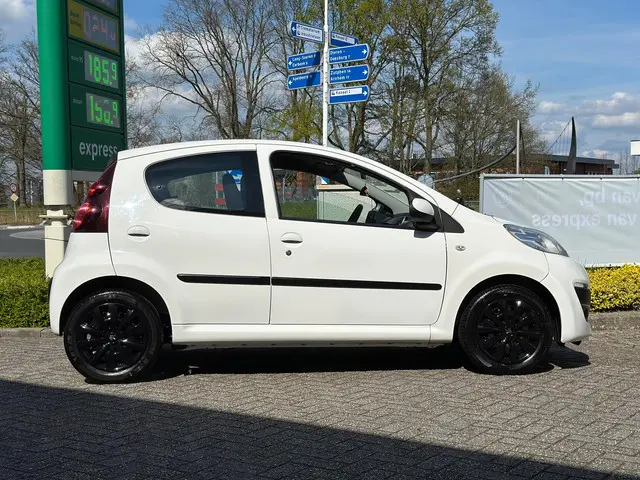 Peugeot 107 1.0 Active facelift led airco 2012 Benzine 8