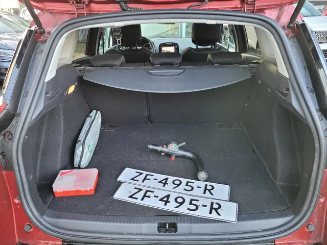 Renault Clio Estate 0.9 TCe Limited 2019 Benzine 9