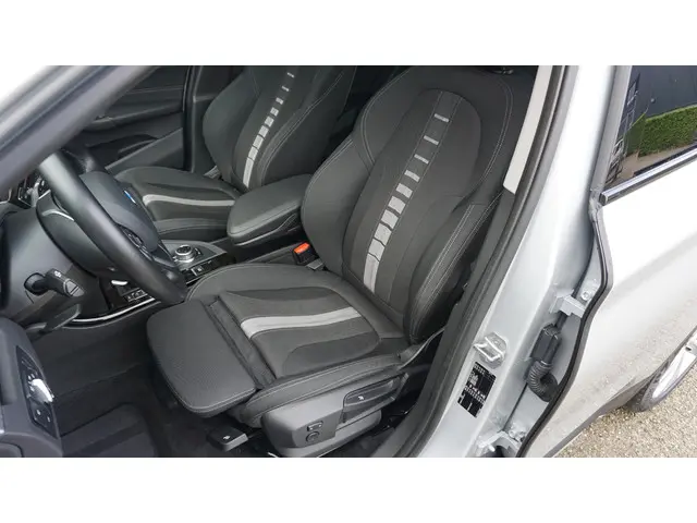 BMW X1 sDrive18i 140pk High Executive 2019 Benzine 10