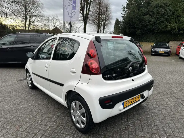 Peugeot 107 1.0 Active 5drs 2013 Benzine 3