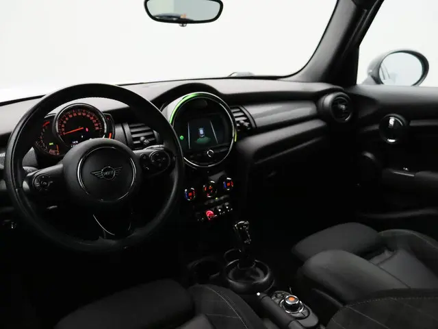 MINI 5-Deurs Cooper 2019 Benzine 9